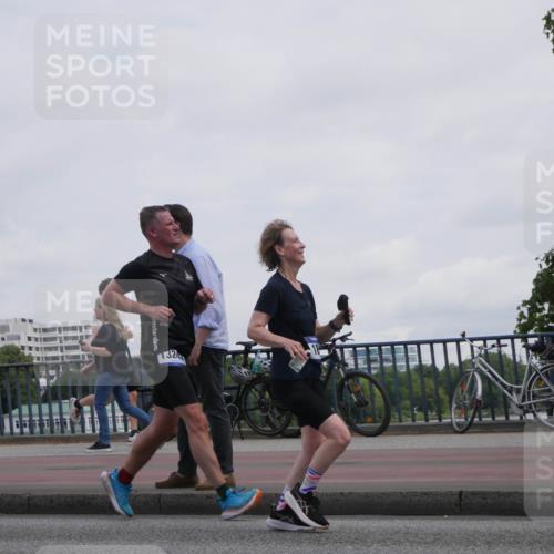 29.06.2025 - hella hamburg halbmarathon Luisa Fischer http://msf.ph/oto/8501541 29.06.2025 10:08:32 Kennedybrücke 8999, 324, 1863, 2298, 4014, 4220, 4782, 5073, 6059, 8727, 8999, 9007, 9019, 9075, 9165, 9361, 9559, 9680, 10694 meine-sportfotos.de
