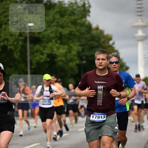 29.06.2025 - hella hamburg halbmarathon Dr. Thomas Lammeyer http://msf.ph/oto/8501559 29.06.2025 10:25:10 Kennedybrücke 1266, 1658, 2101, 2325, 2383, 2923, 2986, 3161, 3247, 3434, 3781, 3813, 4082, 4350, 5041, 5625, 5767, 5811, 5812, 6275, 6308, 6608, 6844, 7018, 7608, 8113, 8146, 8724, 8726, 8844, 8940, 9005, 9011, 9100, 9236, 9501, 9981, 10050, 10350, 10585, 10602, 11145 meine-sportfotos.de