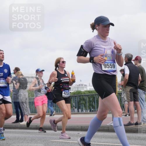 29.06.2025 - hella hamburg halbmarathon Luisa Fischer http://msf.ph/oto/8501591 29.06.2025 10:08:38 Kennedybrücke 99, 21, 4014, 14203, 4220, 9559, 4014, 4220, 4782, 4868, 5073, 7138, 8727, 9361, 9559, 9736, 9737, 9738 meine-sportfotos.de