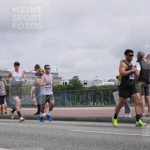 29.06.2025 - hella hamburg halbmarathon Luisa Fischer http://msf.ph/oto/8501614 29.06.2025 10:08:41 Kennedybrücke 18966, 1873, 93, 4014, 4220, 4782, 4868, 5073, 7138, 8727, 9339, 9361, 9736, 9737, 9738 meine-sportfotos.de