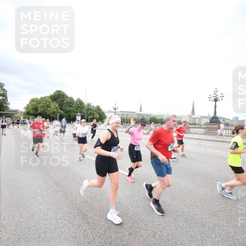 29.06.2025 - hella hamburg halbmarathon Jannik Wohlers http://msf.ph/oto/8501627 29.06.2025 10:58:03 Lombardsbrücke 1001, 1646, 1845, 2043, 2449, 3540, 3868, 4117, 5159, 5655, 5732, 5988, 6010, 7617, 7664, 7870, 7933, 8076, 8701, 9123, 9225, 9239, 9636, 9889, 10473, 10498, 11708, 12023, 12024, 12310, 12433, 12968, 13226, 13355, 13356, 13547, 13855, 14584, 14935, 15926, 16048, 16104, 16408, 16561, 16878, 16906, 16998, 17036, 17227, 17228, 17480, 18822, 19183 meine-sportfotos.de