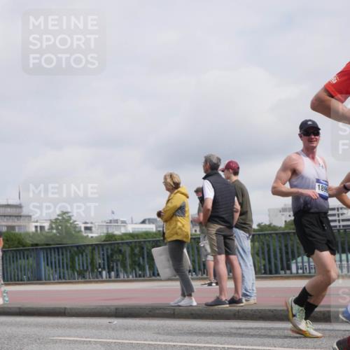 29.06.2025 - hella hamburg halbmarathon Luisa Fischer http://msf.ph/oto/8501628 29.06.2025 10:08:43 Kennedybrücke 1782, 1896, 30, 2288, 3461, 4782, 4868, 5073, 7138, 8727, 9339, 9361, 9736, 9737, 9738 meine-sportfotos.de