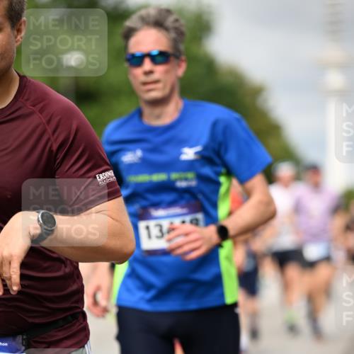 29.06.2025 - hella hamburg halbmarathon Dr. Thomas Lammeyer http://msf.ph/oto/8501639 29.06.2025 10:25:12 Kennedybrücke 1028, 1266, 1658, 2101, 2325, 2383, 2923, 2986, 3161, 3247, 3434, 3781, 3813, 4082, 4350, 5041, 5625, 5767, 5811, 5812, 6275, 6308, 6608, 6844, 7018, 7608, 8113, 8146, 8724, 8726, 8844, 9100, 9236, 9501, 9981, 10050, 10350, 10585, 10602, 11145 meine-sportfotos.de