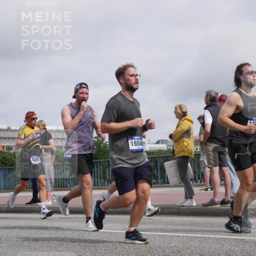 29.06.2025 - hella hamburg halbmarathon Luisa Fischer http://msf.ph/oto/8501642 29.06.2025 10:08:45 Kennedybrücke 9736, 4868, 16546, 1, 2288, 3461, 4782, 4868, 7138, 8727, 9339, 9736, 9737, 9738 meine-sportfotos.de