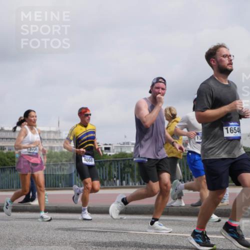 29.06.2025 - hella hamburg halbmarathon Luisa Fischer http://msf.ph/oto/8501644 29.06.2025 10:08:45 Kennedybrücke 9737, 9736, 4868, 13, 16546, 2288, 3461, 4782, 4868, 7138, 8727, 9339, 9736, 9737, 9738 meine-sportfotos.de