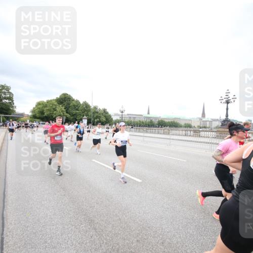 29.06.2025 - hella hamburg halbmarathon Jannik Wohlers http://msf.ph/oto/8501646 29.06.2025 10:58:04 Lombardsbrücke 1001, 1326, 1646, 1845, 2043, 2449, 3540, 3868, 5159, 5655, 5732, 5988, 6010, 6927, 7617, 7664, 7870, 7933, 8076, 8592, 8701, 9123, 9225, 9239, 9636, 9889, 10473, 10498, 11708, 12023, 12024, 12310, 12433, 12968, 13226, 13355, 13356, 13547, 13855, 14584, 14935, 15926, 16048, 16104, 16408, 16561, 16878, 16906, 16998, 17036, 17227, 17228, 17480, 18822, 19183 meine-sportfotos.de