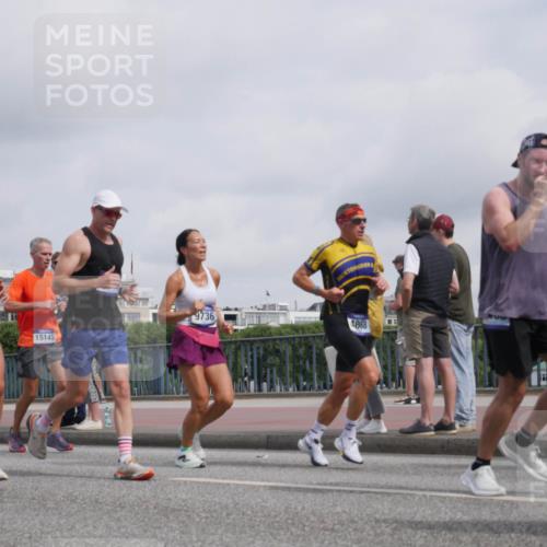 29.06.2025 - hella hamburg halbmarathon Luisa Fischer http://msf.ph/oto/8501649 29.06.2025 10:08:46 Kennedybrücke 9738, 15145, 9736, 4868, 2288, 3461, 4868, 7138, 9339, 9736, 9737, 9738 meine-sportfotos.de