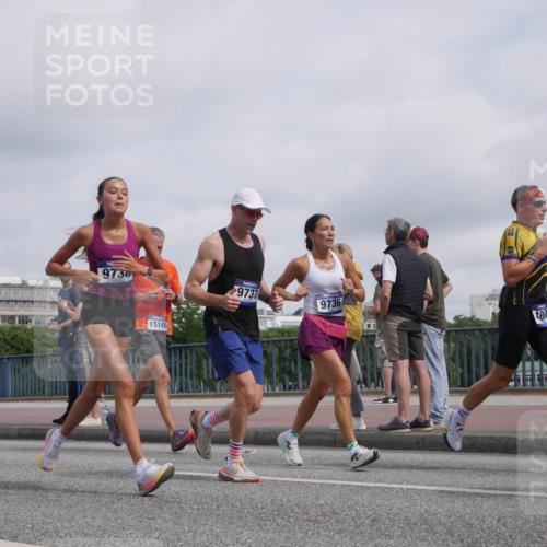 29.06.2025 - hella hamburg halbmarathon Luisa Fischer http://msf.ph/oto/8501651 29.06.2025 10:08:46 Kennedybrücke 12557, 9730, 15145, 9737, 9736, 488, 2288, 3461, 4868, 7138, 9339, 9736, 9737, 9738 meine-sportfotos.de