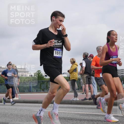 29.06.2025 - hella hamburg halbmarathon Luisa Fischer http://msf.ph/oto/8501658 29.06.2025 10:08:47 Kennedybrücke 12557, 15113, 2288, 3461, 4868, 7138, 9339, 9736, 9737, 9738, 10343 meine-sportfotos.de
