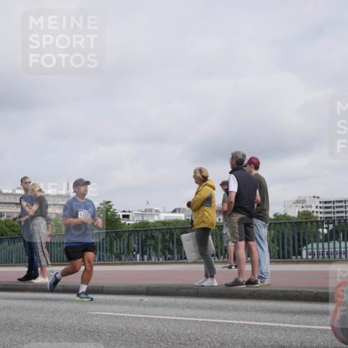 29.06.2025 - hella hamburg halbmarathon Luisa Fischer http://msf.ph/oto/8501662 29.06.2025 10:08:48 Kennedybrücke 12557, 2288, 3461, 4868, 7138, 7302, 9339, 9736, 9737, 9738, 10343 meine-sportfotos.de
