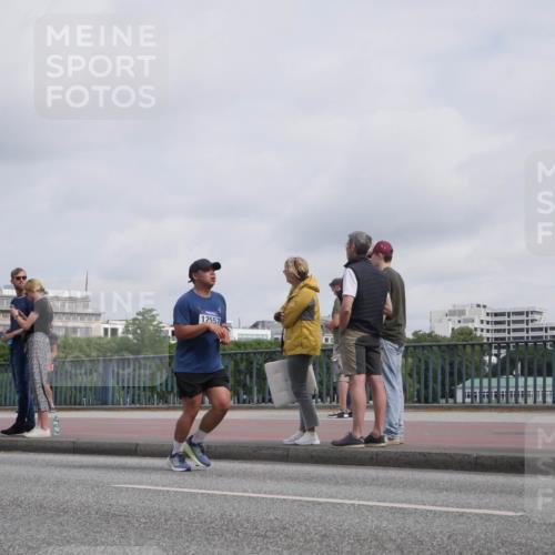 29.06.2025 - hella hamburg halbmarathon Luisa Fischer http://msf.ph/oto/8501666 29.06.2025 10:08:48 Kennedybrücke 12557, 2288, 3461, 4868, 7138, 7302, 9339, 9736, 9737, 9738, 10343 meine-sportfotos.de