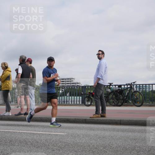 29.06.2025 - hella hamburg halbmarathon Luisa Fischer http://msf.ph/oto/8501673 29.06.2025 10:08:49 Kennedybrücke 2288, 3461, 7138, 7302, 9339, 9737, 9738, 10343, 10791 meine-sportfotos.de