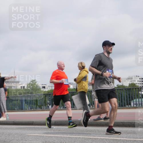 29.06.2025 - hella hamburg halbmarathon Luisa Fischer http://msf.ph/oto/8501686 29.06.2025 10:08:51 Kennedybrücke 1292, 228, 23, 2288, 3461, 5762, 7138, 7302, 9339, 10343, 10791 meine-sportfotos.de