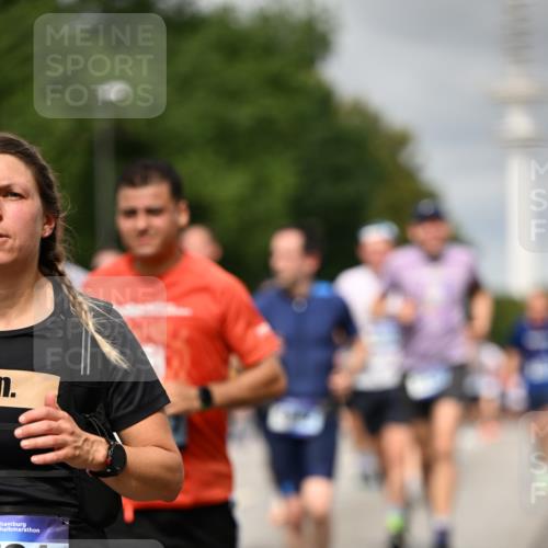 29.06.2025 - hella hamburg halbmarathon Dr. Thomas Lammeyer http://msf.ph/oto/8501687 29.06.2025 10:25:14 Kennedybrücke 1028, 1266, 1658, 2101, 2325, 2383, 2923, 2956, 2986, 3161, 3247, 3434, 3781, 3813, 4082, 4350, 5041, 5625, 5767, 5811, 5812, 6275, 6308, 7018, 7608, 8113, 8146, 8724, 8726, 8844, 9100, 9108, 9501, 9981, 10050, 10350, 10585, 10602, 11145 meine-sportfotos.de