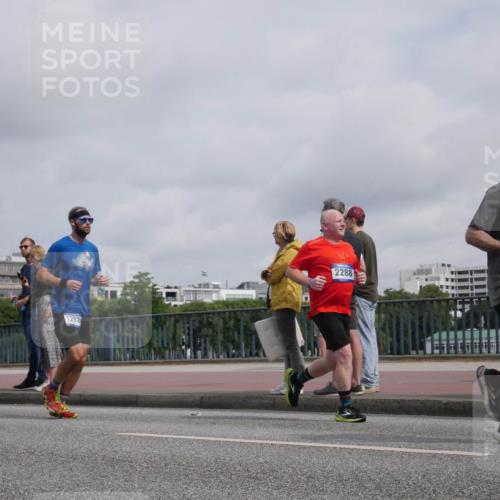 29.06.2025 - hella hamburg halbmarathon Luisa Fischer http://msf.ph/oto/8501691 29.06.2025 10:08:51 Kennedybrücke 3461, 1292, 2288, 339, 2288, 3461, 5762, 7138, 7302, 9339, 10343, 10791 meine-sportfotos.de