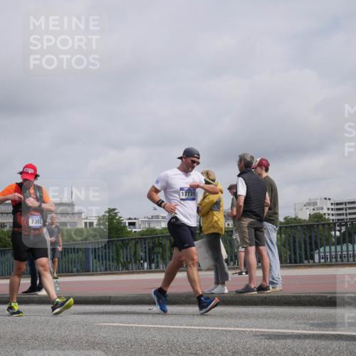 29.06.2025 - hella hamburg halbmarathon Luisa Fischer http://msf.ph/oto/8501702 29.06.2025 10:08:53 Kennedybrücke 7302, 17731, 2288, 3461, 5762, 7302, 8894, 9339, 10343, 10791 meine-sportfotos.de