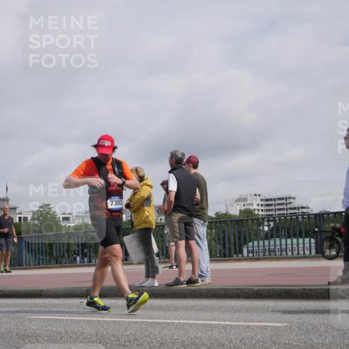 29.06.2025 - hella hamburg halbmarathon Luisa Fischer http://msf.ph/oto/8501712 29.06.2025 10:08:55 Kennedybrücke 7302, 1229, 1842, 2288, 3461, 5762, 7302, 8049, 8894, 9477, 10343, 10791 meine-sportfotos.de