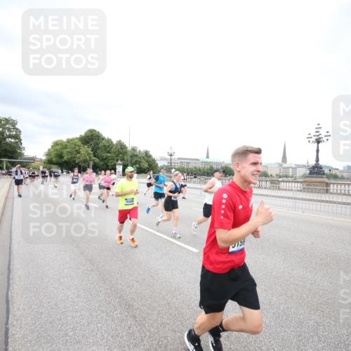 29.06.2025 - hella hamburg halbmarathon Jannik Wohlers http://msf.ph/oto/8501720 29.06.2025 10:58:05 Lombardsbrücke 1326, 1646, 1845, 2449, 3540, 3868, 5159, 5655, 5732, 5988, 6010, 6927, 7617, 7664, 7870, 7933, 8592, 8701, 9123, 9225, 9239, 9636, 9889, 9960, 10473, 10498, 11708, 12023, 12024, 12310, 12433, 12968, 13355, 13356, 13547, 13784, 13855, 14584, 14935, 15926, 16048, 16104, 16408, 16561, 16878, 16906, 16998, 17036, 17227, 17228, 17480, 18822, 19183 meine-sportfotos.de