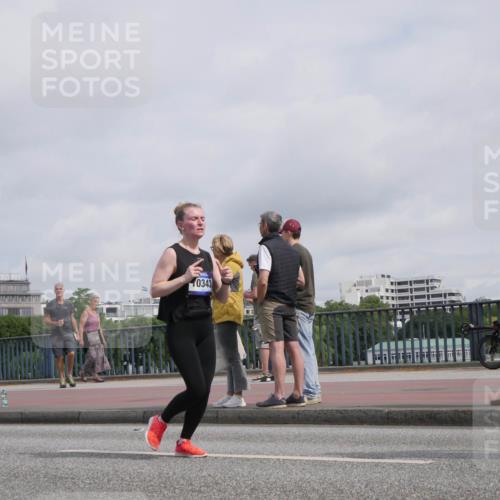 29.06.2025 - hella hamburg halbmarathon Luisa Fischer http://msf.ph/oto/8501728 29.06.2025 10:08:56 Kennedybrücke 0343, 1229, 1842, 5762, 7302, 8049, 8894, 9477, 10343, 10791 meine-sportfotos.de