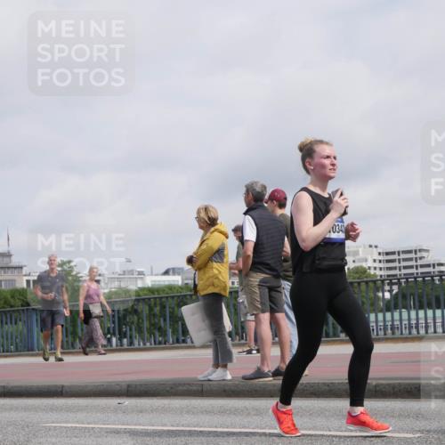 29.06.2025 - hella hamburg halbmarathon Luisa Fischer http://msf.ph/oto/8501732 29.06.2025 10:08:57 Kennedybrücke 0343, 1229, 1842, 5762, 7302, 8049, 8894, 9477, 9917, 10343, 10791 meine-sportfotos.de