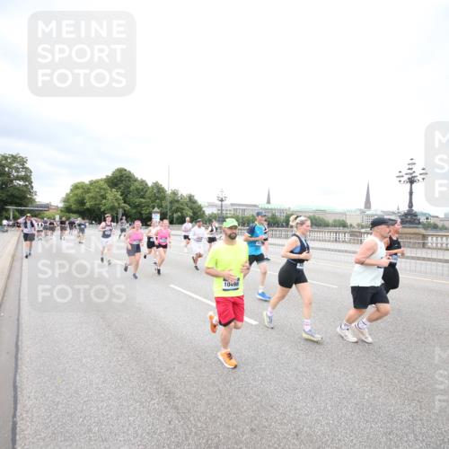 29.06.2025 - hella hamburg halbmarathon Jannik Wohlers http://msf.ph/oto/8501746 29.06.2025 10:58:06 Lombardsbrücke 1326, 1646, 1845, 2449, 3540, 3868, 5159, 5655, 5732, 5988, 6010, 6927, 7617, 7870, 7933, 8592, 8701, 9123, 9225, 9239, 9563, 9636, 9889, 9960, 10473, 10498, 11708, 12023, 12024, 12310, 12433, 12968, 13355, 13356, 13547, 13784, 13855, 14584, 14935, 15926, 16104, 16408, 16561, 16878, 16906, 16998, 17036, 17164, 17165, 17227, 17228, 17480, 18822, 19183 meine-sportfotos.de