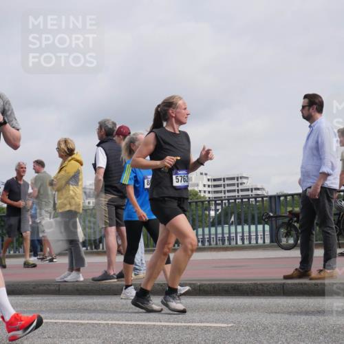 29.06.2025 - hella hamburg halbmarathon Luisa Fischer http://msf.ph/oto/8501762 29.06.2025 10:09:01 Kennedybrücke 18652, 8, 5762, 1229, 1842, 5762, 7302, 8049, 8894, 8909, 9477, 9917, 10791 meine-sportfotos.de