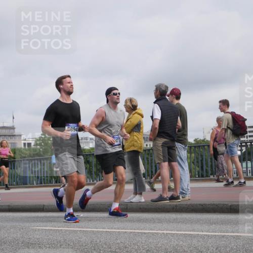 29.06.2025 - hella hamburg halbmarathon Luisa Fischer http://msf.ph/oto/8501776 29.06.2025 10:09:03 Kennedybrücke 9894, 477, 1229, 1842, 5762, 8049, 8894, 8909, 9477, 9917 meine-sportfotos.de