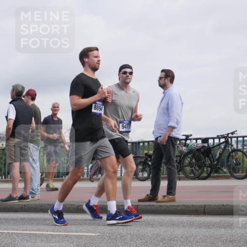 29.06.2025 - hella hamburg halbmarathon Luisa Fischer http://msf.ph/oto/8501782 29.06.2025 10:09:04 Kennedybrücke 8894, 9477, 1229, 1842, 4169, 8049, 8894, 8909, 9477, 9917 meine-sportfotos.de
