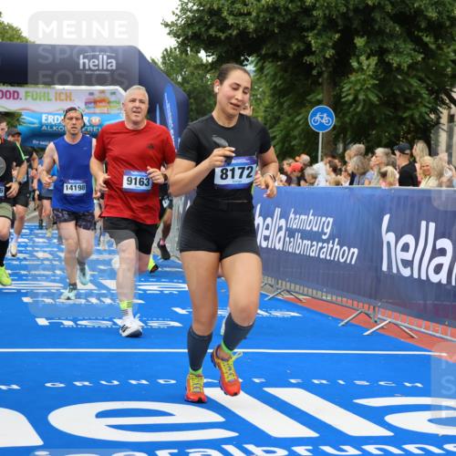 29.06.2025 - hella hamburg halbmarathon Strokosch-Dieckow http://msf.ph/oto/8501792 29.06.2025 10:52:48 Ziel 1257, 1258, 1657, 2099, 2287, 2444, 2814, 2910, 3999, 4557, 4558, 4770, 5077, 5116, 5169, 5194, 8139, 8172, 8720, 8955, 9065, 9163, 9869, 10724, 10811, 11217, 11992, 12482, 14198, 14286, 14805, 16467, 17198, 18331, 19244 meine-sportfotos.de