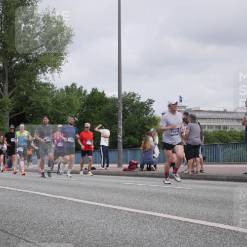 29.06.2025 - hella hamburg halbmarathon Luisa Fischer http://msf.ph/oto/8501793 29.06.2025 10:09:11 Kennedybrücke 6014, 062, 1305, 13042, 2471, 19248, 2471, 2624, 3062, 4169, 6014, 7741, 8909, 10781 meine-sportfotos.de