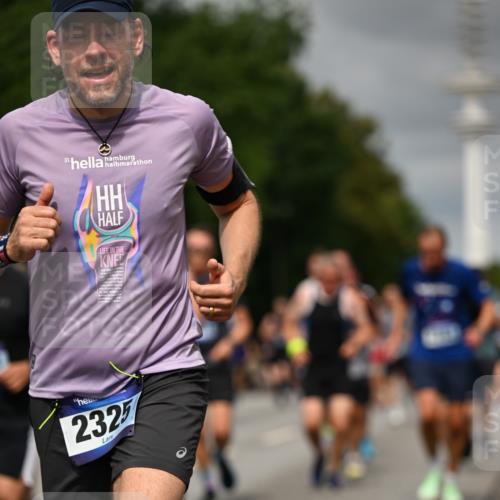 29.06.2025 - hella hamburg halbmarathon Dr. Thomas Lammeyer http://msf.ph/oto/8501814 29.06.2025 10:25:17 Kennedybrücke 1028, 1266, 1658, 2325, 2383, 2923, 2956, 2986, 3161, 3247, 3434, 3781, 3813, 4082, 4350, 5041, 5373, 5625, 5767, 6275, 6308, 7018, 7553, 7608, 8146, 8724, 8726, 8844, 9100, 9108, 9501, 10050, 10350, 10585, 10602, 11145 meine-sportfotos.de