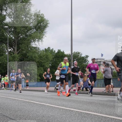 29.06.2025 - hella hamburg halbmarathon Luisa Fischer http://msf.ph/oto/8501815 29.06.2025 10:09:14 Kennedybrücke 0781, 2624, 6014, 14987, 13054, 3062, 130, 1830, 2471, 2624, 3062, 4169, 4542, 6014, 7741, 8290, 10781 meine-sportfotos.de