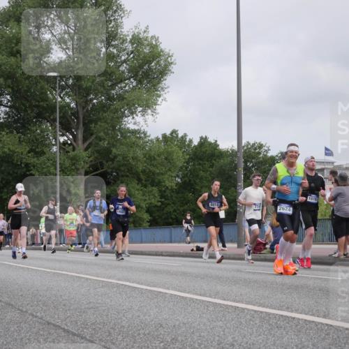 29.06.2025 - hella hamburg halbmarathon Luisa Fischer http://msf.ph/oto/8501824 29.06.2025 10:09:15 Kennedybrücke 2624, 13054, 1830, 2471, 2624, 3062, 4169, 4542, 6014, 7741, 8290, 8744, 10781 meine-sportfotos.de
