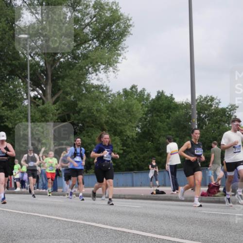 29.06.2025 - hella hamburg halbmarathon Luisa Fischer http://msf.ph/oto/8501826 29.06.2025 10:09:16 Kennedybrücke 1830, 15772, 4987, 6014, 7741, 2624, 1830, 2471, 2624, 3062, 4169, 4542, 6014, 7741, 8290, 8744, 10214, 10781 meine-sportfotos.de