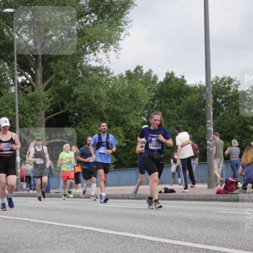 29.06.2025 - hella hamburg halbmarathon Luisa Fischer http://msf.ph/oto/8501834 29.06.2025 10:09:17 Kennedybrücke 1021, 30, 41, 16687, 15772, 14987, 6014, 1830, 2471, 2624, 3062, 4169, 4542, 6014, 7741, 8290, 8744, 10214, 10781 meine-sportfotos.de