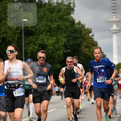 29.06.2025 - hella hamburg halbmarathon Dr. Thomas Lammeyer http://msf.ph/oto/8501839 29.06.2025 10:25:18 Kennedybrücke 1028, 1266, 1658, 2325, 2383, 2923, 2956, 2986, 3161, 3247, 3434, 3781, 3813, 4082, 4350, 5041, 5373, 5625, 5767, 6275, 6308, 7018, 7553, 7608, 8724, 8726, 8844, 9100, 9108, 9501, 10050, 10350, 10585, 10602, 11145 meine-sportfotos.de