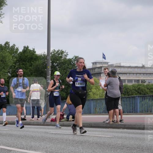 29.06.2025 - hella hamburg halbmarathon Luisa Fischer http://msf.ph/oto/8501845 29.06.2025 10:09:18 Kennedybrücke 15772, 4542, 16687, 18834, 14987, 1830, 2471, 2624, 3062, 4542, 6014, 7741, 8290, 8744, 10214, 10781 meine-sportfotos.de