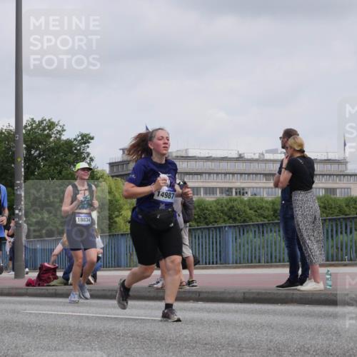 29.06.2025 - hella hamburg halbmarathon Luisa Fischer http://msf.ph/oto/8501848 29.06.2025 10:09:19 Kennedybrücke 15772, 18834, 14987, 1830, 2471, 2624, 4542, 5431, 6014, 7741, 8290, 8744, 10214, 10781 meine-sportfotos.de