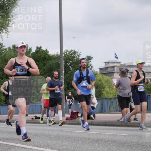 29.06.2025 - hella hamburg halbmarathon Luisa Fischer http://msf.ph/oto/8501855 29.06.2025 10:09:19 Kennedybrücke 16, 8290, 8744, 1830, 4542, 15772, 18834, 1830, 2471, 2624, 4542, 5431, 6014, 7741, 8290, 8744, 10214, 10781 meine-sportfotos.de