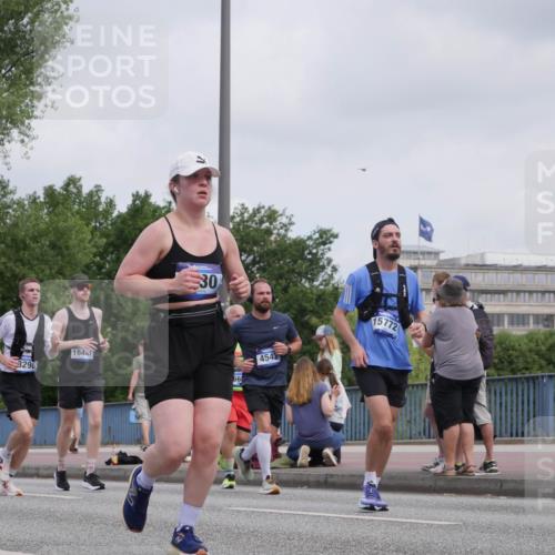 29.06.2025 - hella hamburg halbmarathon Luisa Fischer http://msf.ph/oto/8501859 29.06.2025 10:09:20 Kennedybrücke 8744, 3290, 16441, 30, 66, 4542, 15772, 18834, 1830, 2471, 2624, 4542, 5431, 6014, 7741, 8290, 8744, 10214, 10781 meine-sportfotos.de