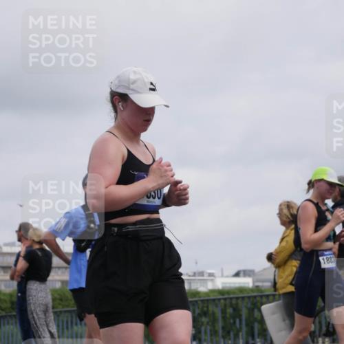 29.06.2025 - hella hamburg halbmarathon Luisa Fischer http://msf.ph/oto/8501868 29.06.2025 10:09:21 Kennedybrücke 4542, 1883, 1830, 2471, 2624, 4542, 5431, 6014, 8290, 8744, 10214, 10781 meine-sportfotos.de