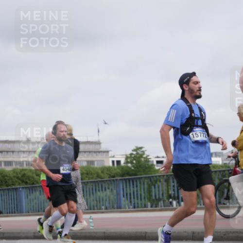 29.06.2025 - hella hamburg halbmarathon Luisa Fischer http://msf.ph/oto/8501874 29.06.2025 10:09:22 Kennedybrücke 8290, 4542, 15772, 1830, 4542, 5431, 8290, 8744, 10214, 10781 meine-sportfotos.de
