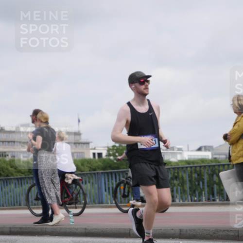 29.06.2025 - hella hamburg halbmarathon Luisa Fischer http://msf.ph/oto/8501886 29.06.2025 10:09:24 Kennedybrücke 1830, 1936, 4542, 5431, 8290, 8744, 10214 meine-sportfotos.de