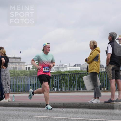 29.06.2025 - hella hamburg halbmarathon Luisa Fischer http://msf.ph/oto/8501900 29.06.2025 10:09:25 Kennedybrücke 8744, 1830, 1936, 4542, 5431, 8290, 8744, 10214 meine-sportfotos.de