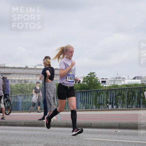 29.06.2025 - hella hamburg halbmarathon Luisa Fischer http://msf.ph/oto/8501906 29.06.2025 10:09:26 Kennedybrücke 10214, 1936, 4542, 5431, 8744, 10214 meine-sportfotos.de