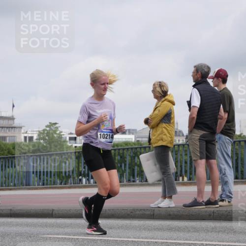 29.06.2025 - hella hamburg halbmarathon Luisa Fischer http://msf.ph/oto/8501910 29.06.2025 10:09:26 Kennedybrücke 10214, 1936, 4542, 5431, 8744, 10214 meine-sportfotos.de