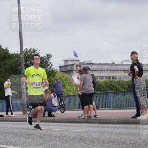 29.06.2025 - hella hamburg halbmarathon Luisa Fischer http://msf.ph/oto/8501915 29.06.2025 10:09:27 Kennedybrücke 5431, 1936, 4542, 5431, 8744, 10214 meine-sportfotos.de