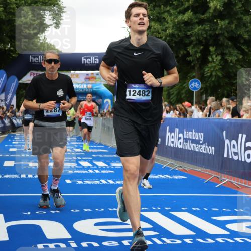 29.06.2025 - hella hamburg halbmarathon Strokosch-Dieckow http://msf.ph/oto/8501917 29.06.2025 10:52:43 Ziel 1657, 2287, 2346, 2444, 2670, 2814, 2910, 3952, 3999, 5077, 5116, 5169, 5194, 7475, 8172, 9065, 9163, 9869, 10115, 10811, 11217, 11459, 11689, 11992, 12450, 12482, 13051, 14122, 14198, 14286, 14805, 16467, 17198, 18331, 19244 meine-sportfotos.de