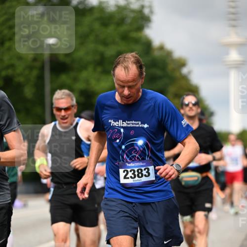 29.06.2025 - hella hamburg halbmarathon Dr. Thomas Lammeyer http://msf.ph/oto/8501921 29.06.2025 10:25:20 Kennedybrücke 1028, 1266, 1658, 2325, 2383, 2923, 2956, 2986, 3161, 3247, 3434, 3781, 3813, 4082, 4350, 5041, 5373, 5625, 5767, 6275, 6308, 7018, 7553, 7608, 8724, 8726, 8844, 9100, 9108, 9501, 10050, 10350, 10602, 11145 meine-sportfotos.de
