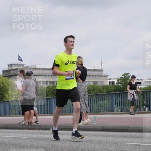 29.06.2025 - hella hamburg halbmarathon Luisa Fischer http://msf.ph/oto/8501926 29.06.2025 10:09:29 Kennedybrücke 1766, 1936, 5431, 8051, 10214 meine-sportfotos.de